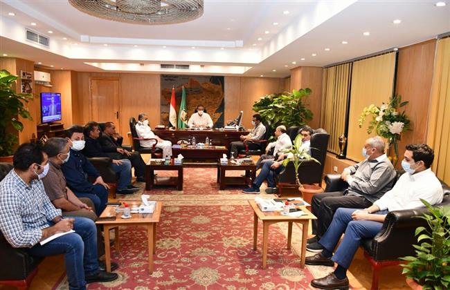 محافظ الفيوم يتابع مشروعات «حياة كريمة»