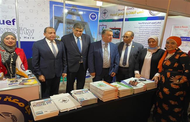 رئيس جامعة بنى سويف يزور جناح الجامعة بمعرض إديوجيت 2021