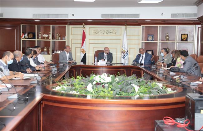 «غنيم» يناقش مقترح المخطط الاستراتيجي لمركز بني سويف