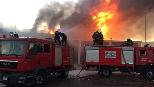 السيطرة على حريق داخل المنطقة الصناعية بالبدرشين