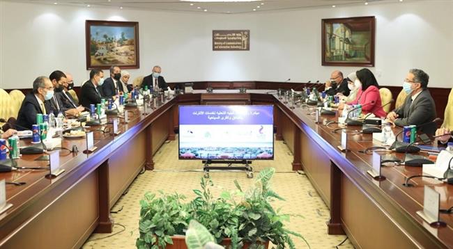 "العناني" و"طلعت" يتابعان الموقف التنفيذى لمشروعات التحول الرقمى بـ"السياحة"