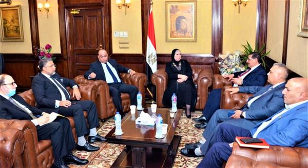 مصر والعراق يبحثان تعزيز الشراكة الصناعية بين البلدين