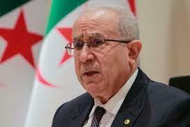   وزير خارجية الجزائر: العالم العربي يحتاج إلى نهضة فكرية وسياسية