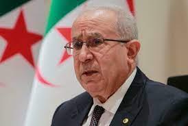 وزير خارجية الجزائر: العالم العربي يحتاج إلى نهضة فكرية وسياسية