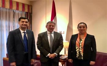  سفير مصر في لندن يجتمع مع مسئولي شركة استرازينيكا