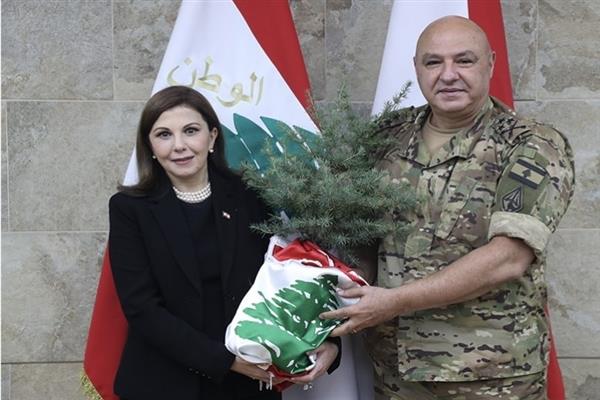 صور || قائد الجيش اللبناني وماجدة الرومي يتفقدان مراكز حدودية