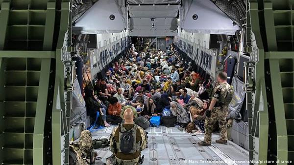 الولايات المتحدة تُعلّق رحلات الإجلاء من أفغانستان بسبب «الحصبة»
