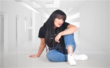 نجمة THE VOICE.. رنا عتيق تطرح كليب «مشاعر متغيرة»