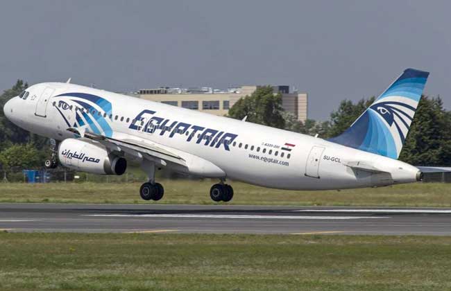 "مصر للطيران" تسير غدا 75 رحلة لنقل 8775 راكبا