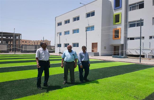 رئيس جهاز "قنا الجديدة"  يتفقد تجهيزات مدرسة جديدة على مساحة ٧ آلاف متر