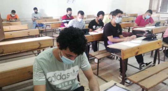 طلاب الثانوية العامة ينتهون من آداء إمتحانات الدور الثاني بالبحيرة