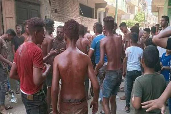 القبض علي صاحب المولد.. كشف ملابسات فيديو شباب الرقص على الطبول عراه