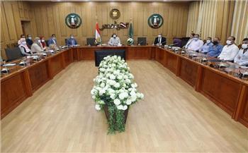محافظ المنوفية يناقش زيادة الاستثمار والتوسع فى المشروعات الصناعية بقويسنا 