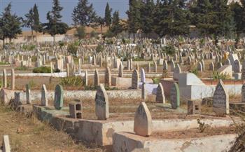 الإفتاء توضح حكم دفن المرأة مع زوجها