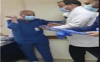 بعد إساءته لـ «البالطو الأبيض».. «طبيب الكلب» يخضع لتحقيق النيابة العامة 