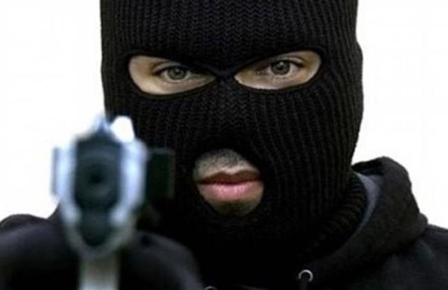 ملثمون يفتحون النار على شاب فى الدقهلية