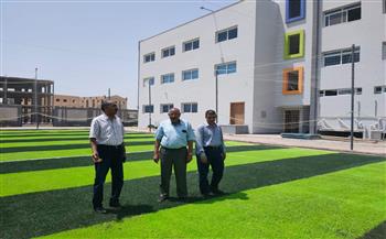   رئيس جهاز "قنا الجديدة"  يتفقد تجهيزات مدرسة جديدة على مساحة ٧ آلاف متر