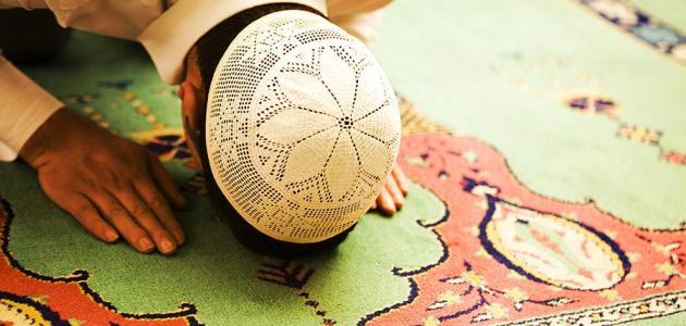 هل عدم الخشوع في الصلاة والسرحان دلالة سيئة على عدم قبولها؟ 