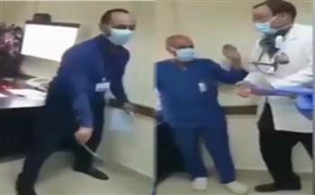 الحالة الصحية لـ الممرض بطل واقعة السجود لكلب بعد نقله للمستشفى