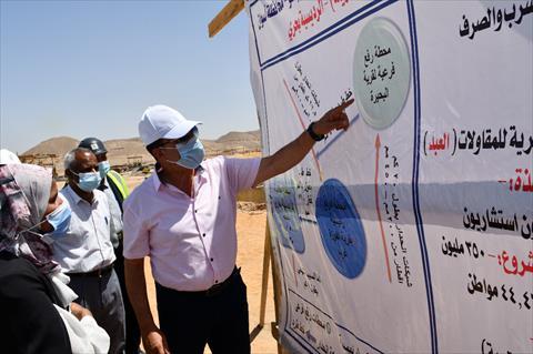 محافظ أسوان يتفقد مشروعات حياة كريمة بقرى الرديسية في إدفو