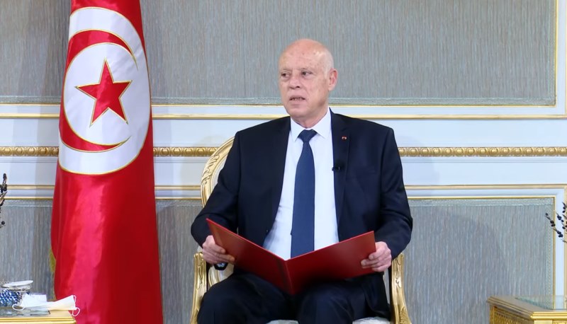 لم أتصور كل هذا النفاق.. الرئيس التونسي يتحدث عن عبده مشتاق