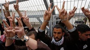أحدهم خسر 30 كيلو من وزنه.. 6 أسرى فلسطينيين يواصلون إضرابه عن الطعام