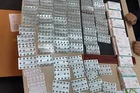 جمارك مطار القاهرة تحبط تهريب700 قرصًا مخدرًا
