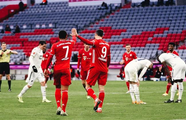ليفاندوفسكي يقود هجوم بايرن ميونخ لمواجهة برشلونة 