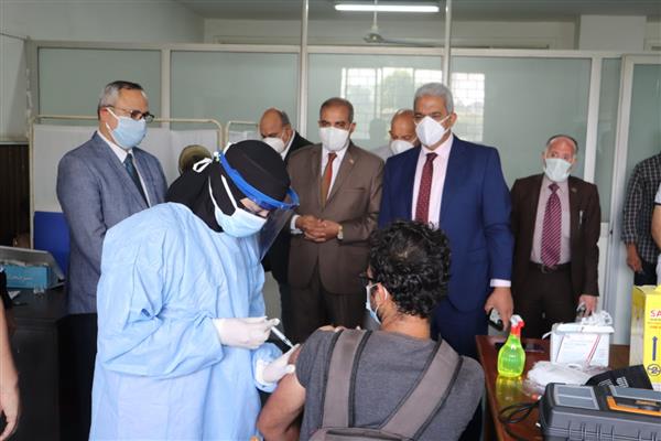 جامعة الأزهر: تطعيم 1048 طالبا بلقاح كورونا في اليوم الرابع