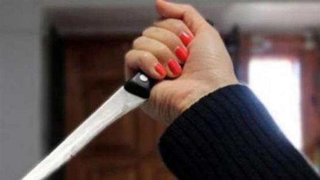 إصابة مُسن بطعنة نافذة بالبطن علي يد نجلته في قنا
