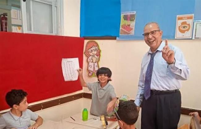 «باهى» يتابع إنتظام الدراسة بمدرسة بورسعيد الرسمية الدولية «1 »