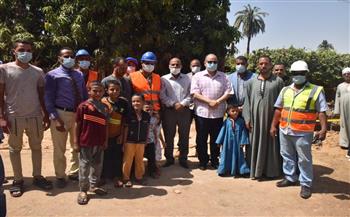   محافظ أسيوط يتابع تنفيذ مشروع تدعيم شبكات مياه الشرب بقرية المطمر
