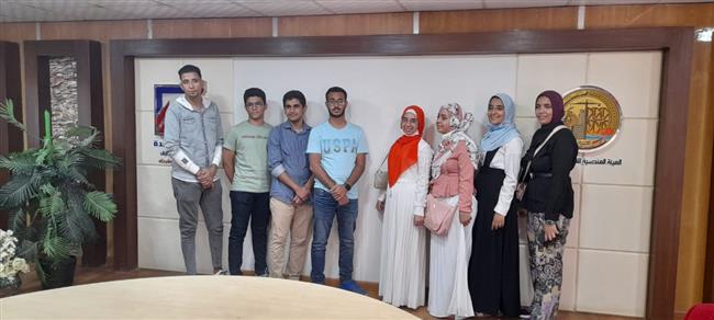 أوائل الثانوية العامة والأزهرية يزورون المشروعات القومية بمدينة العلمين الجديدة