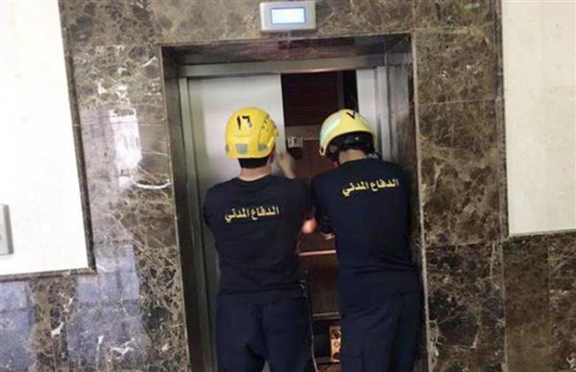 «بين السما والأرض» أبطال الحماية المدنية ينقذون أب وإبنه