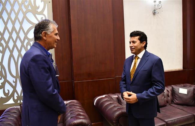 وزير الرياضة يلتقي المدير الفني للمنتخب الوطني لكرة القدم