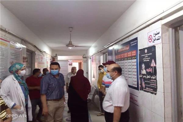وكيل وزارة الصحة بالمنوفية يتابع تلقى المواطنين لقاح كورونا 