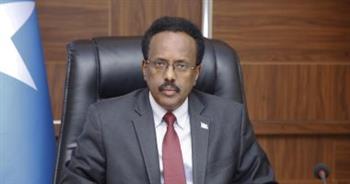   الرئيس الصومالي يسحب الصلاحيات التنفيذية من رئيس الوزراء 