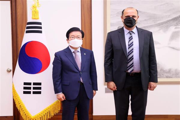 رئيس البرلمان الكوري الجنوبي يستقبل السفير المصري
