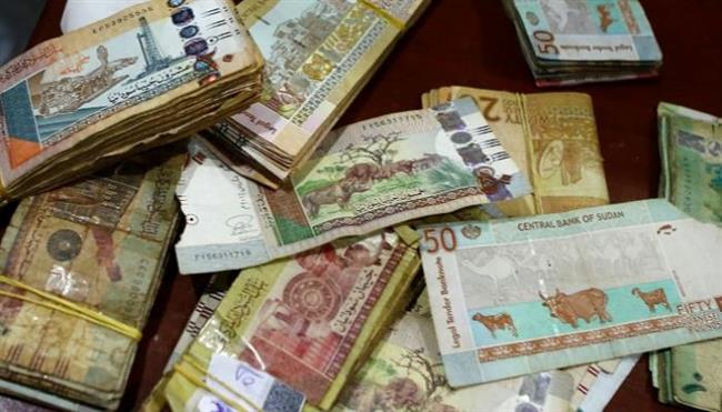  900  تريليون جنيه .. «السيولة الهاربة» ترهق اقتصاد السودان