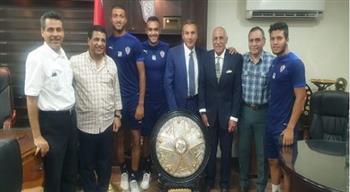 ثلاثي شباب الزمالك يوقع عقود جديدة