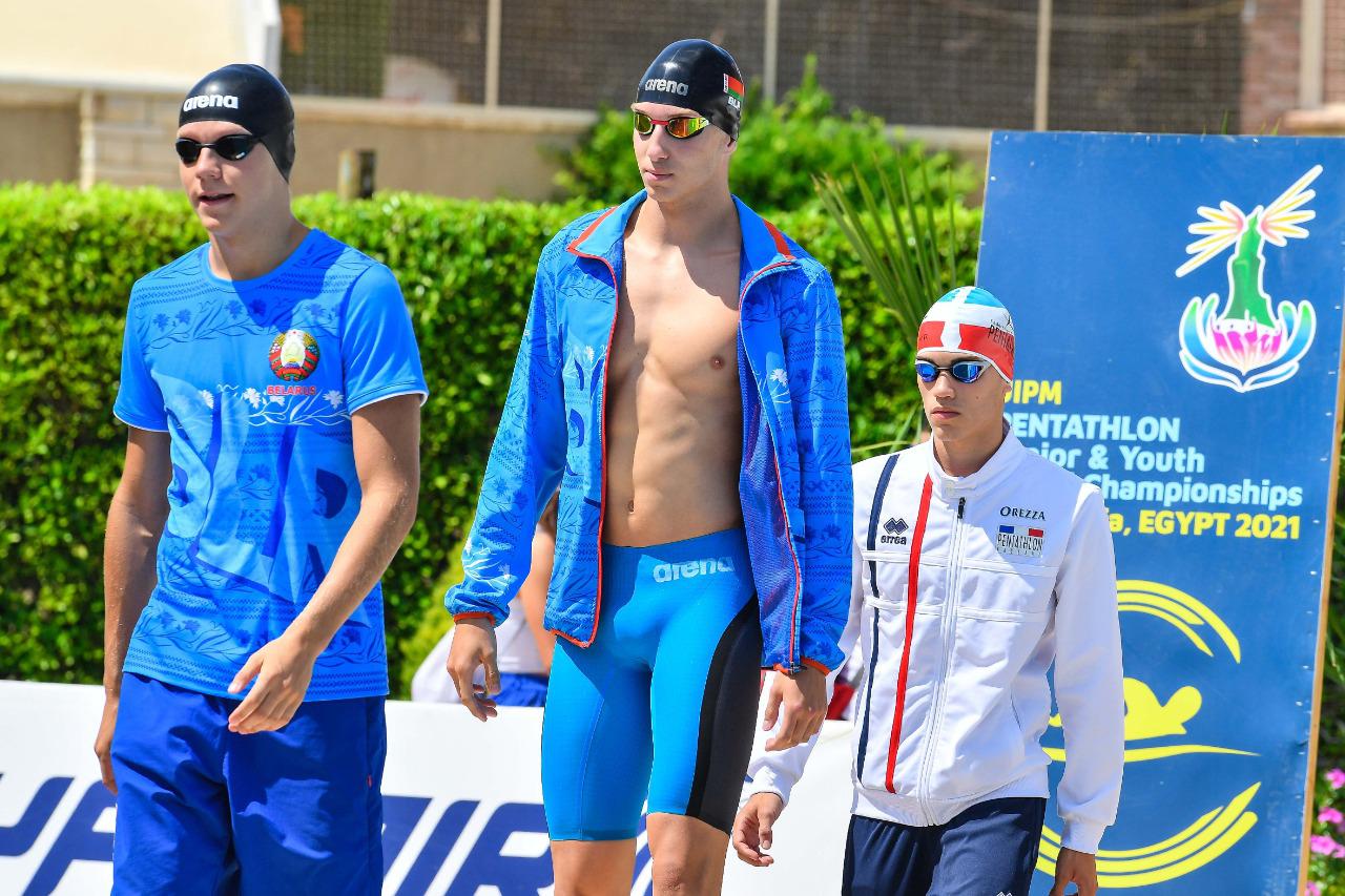 المجر وكازاخستان يتصدران منافسات فردي السباحة ببطولة العالم