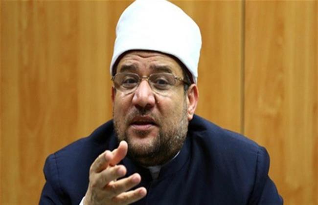 وزير الأوقاف يؤدي صلاة الجمعة بمسجد الميناء بالغردقة