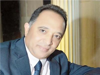 المخرج حسنى صالح يستأنف تصوير «حلم الأسمرات»