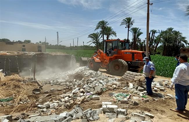 حملات مكثفة لإزالة مخالفات البناء فى أسيوط 