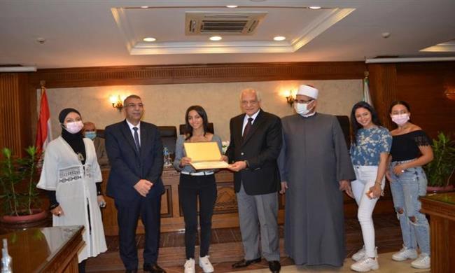  محافظ الجيزة يكرم أوائل الثانوية العامة والأزهرية والدبلومات الفنية