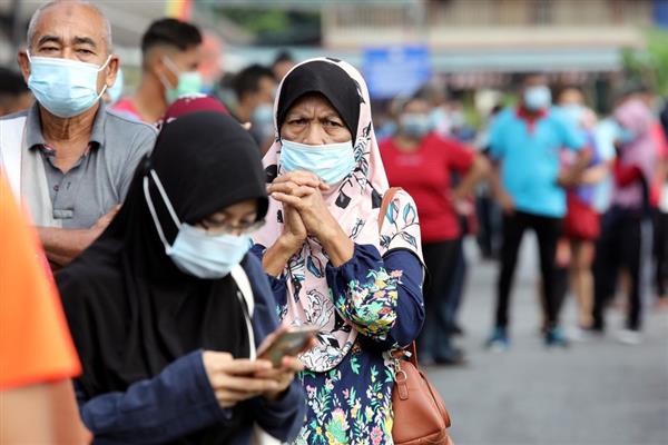 ماليزيا تسجل 14 ألفا و954 إصابة جديدة بفيروس كورونا