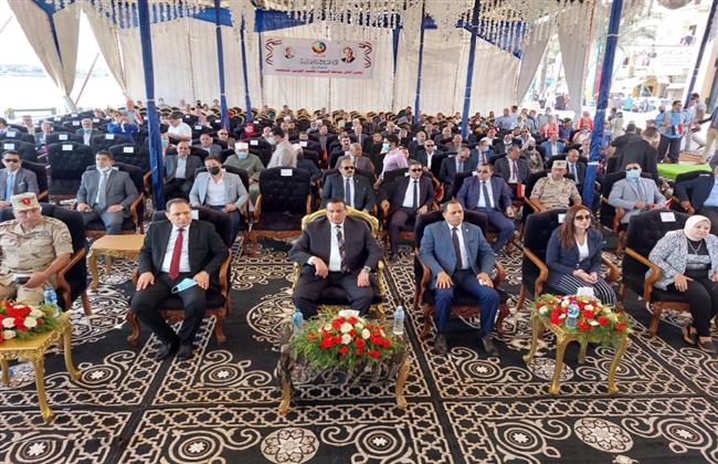 «آمنة» يشهد الإحتفالية ويتقدم بالتهنئة لفخامة الرئيس ولشعب البحيرة العظيم