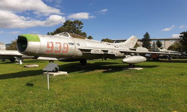 الحرب الباردة تعود للواجهة بطائرة ميج روسية فى متحف لوكسمبورج