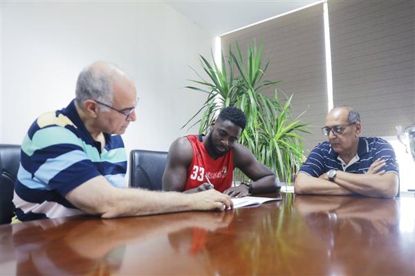 الأهلي يتعاقد مع نجم الزمالك السابق استعداداً للبطولة العربية لكرة السلة