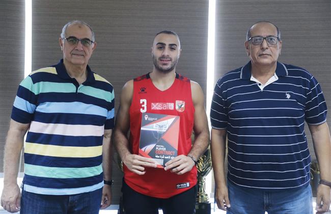 «الخطيب» يدعم «سلة الأهلي» بضم عمر عزب